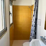 A Due Passi Dal Mare * سكولييتي