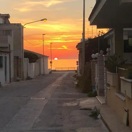 A Due Passi Dal Mare *