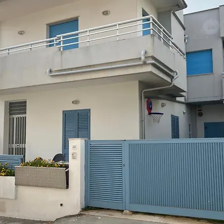 A Due Passi Dal Mare Apartment *